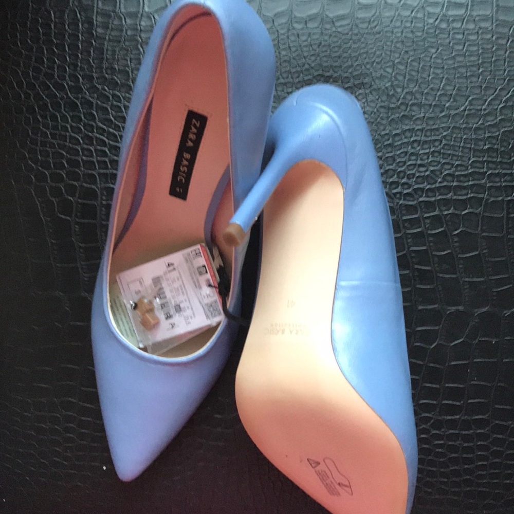 Shoes - Picture 3 of 4